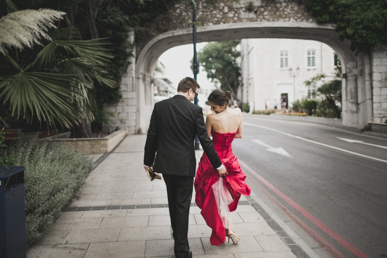 couple walking to registry office 
