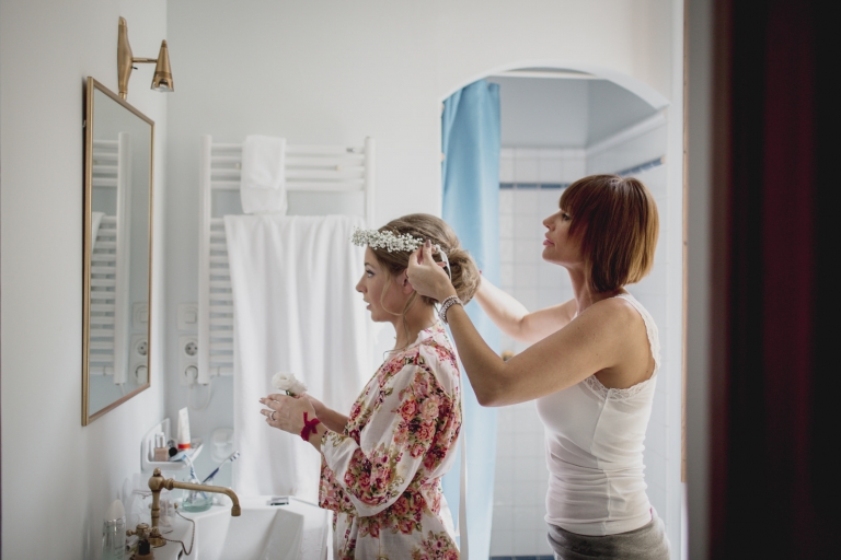 bride getting ready in cas xorc mallorca