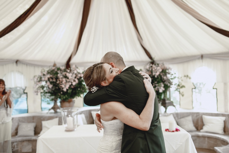 wedding couple kissing
