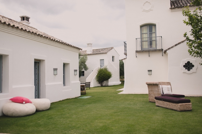 details of the wedding atmosphere