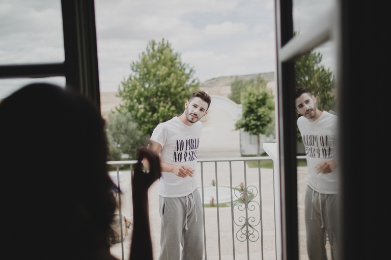 picture of the bride getting ready