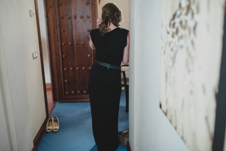 picture of the bride getting ready