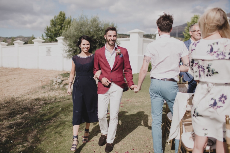 shoot of the groom with his mother