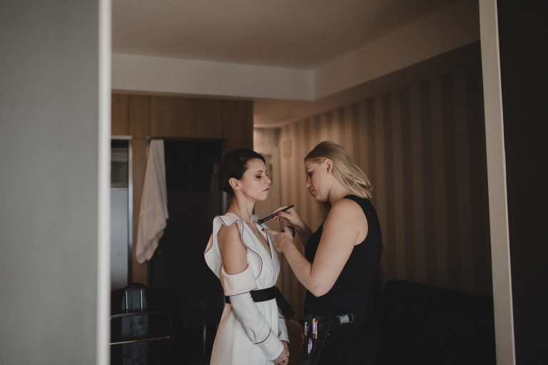 picture of the bride getting ready