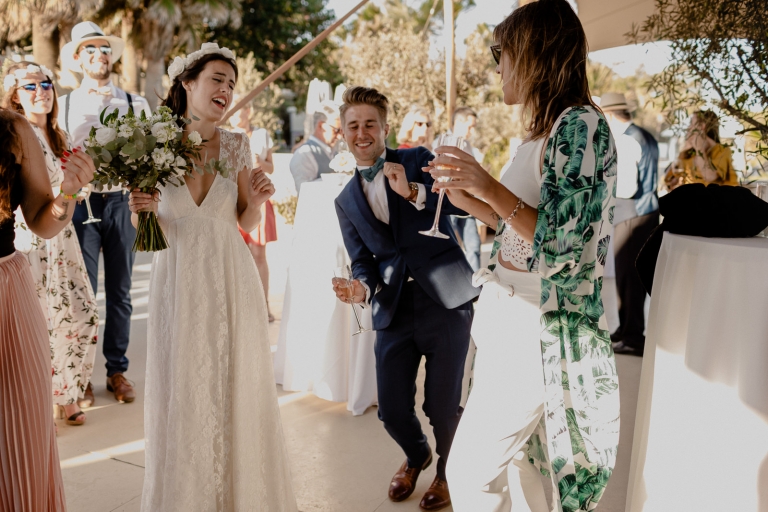 the guests dancing in the beach club