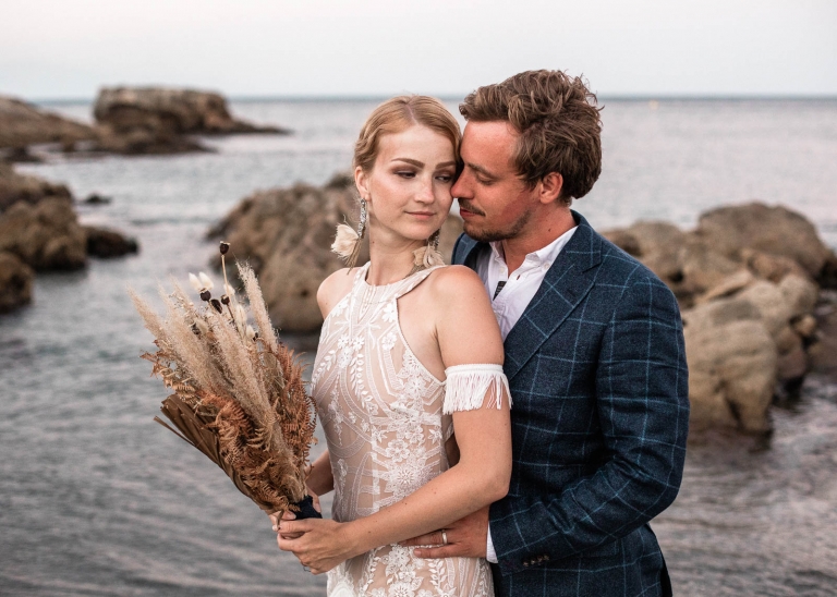 wedding couple photoshoot on the beach